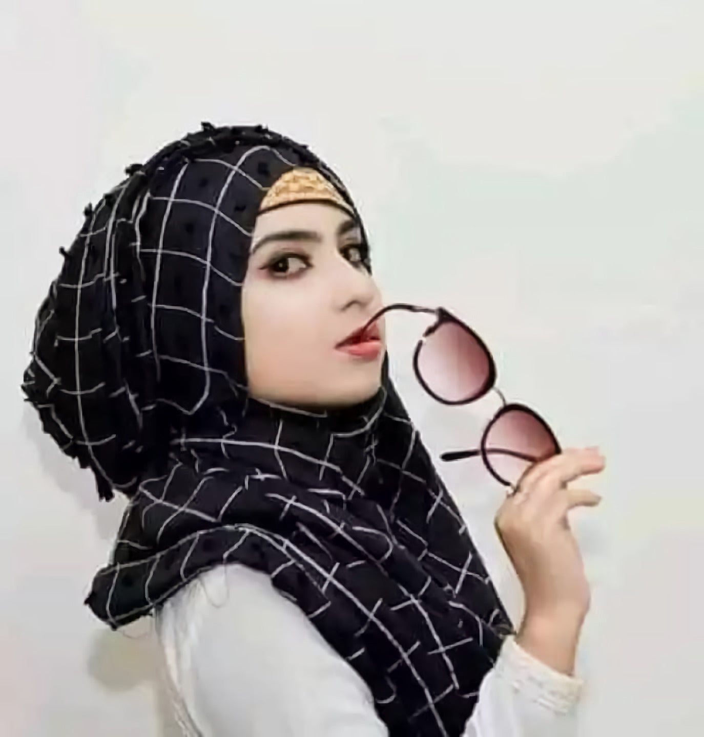 FLOWER EMBELLISHED POM POM COTTON HIJAB SCARF 80 CM BY 180 CM